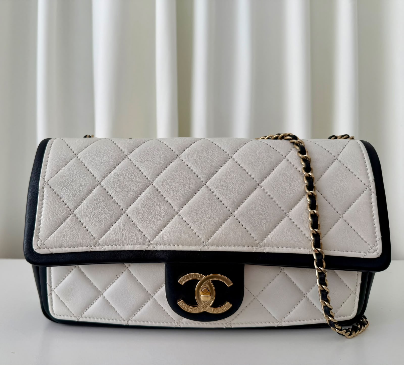 Chanel Graphic Flap Médium
