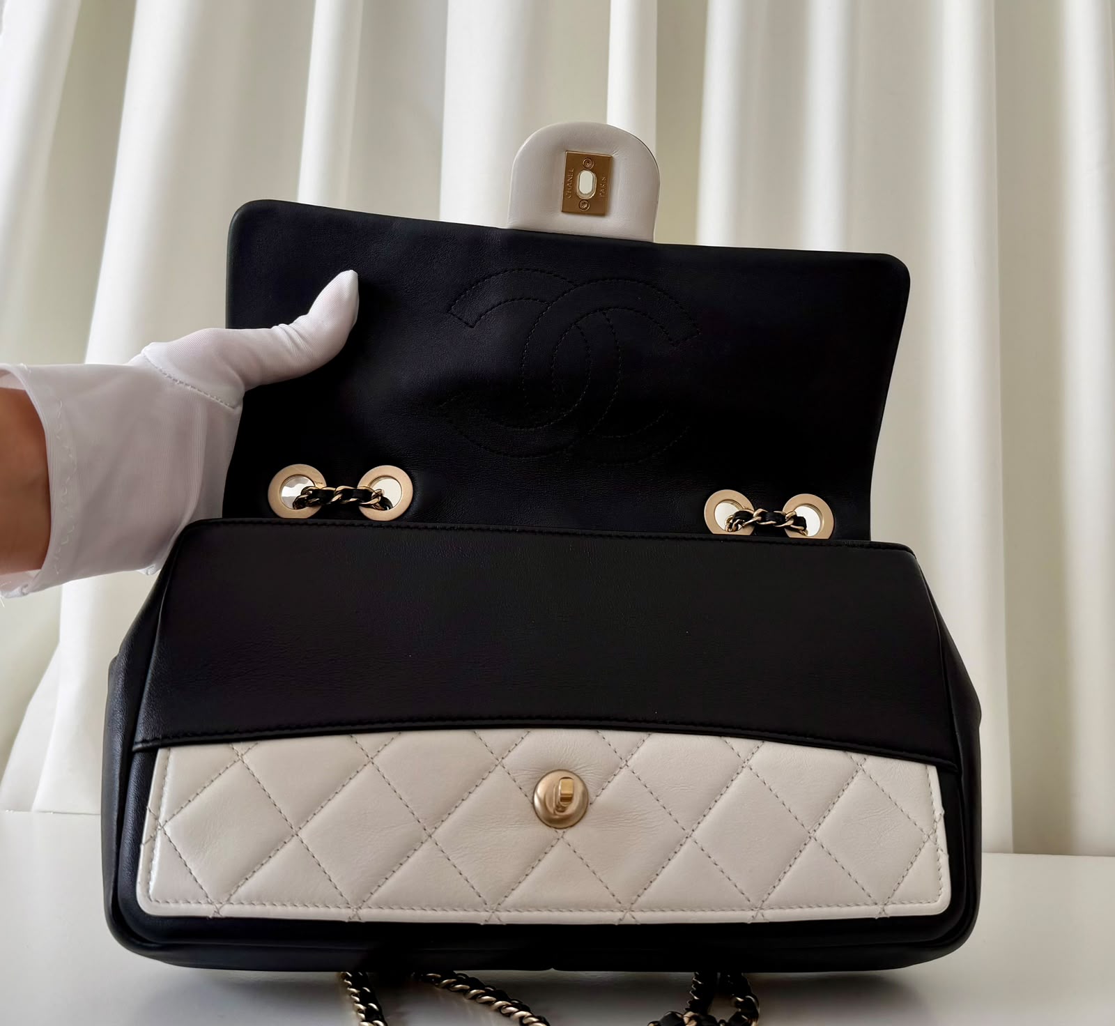 Chanel Graphic Flap Médium