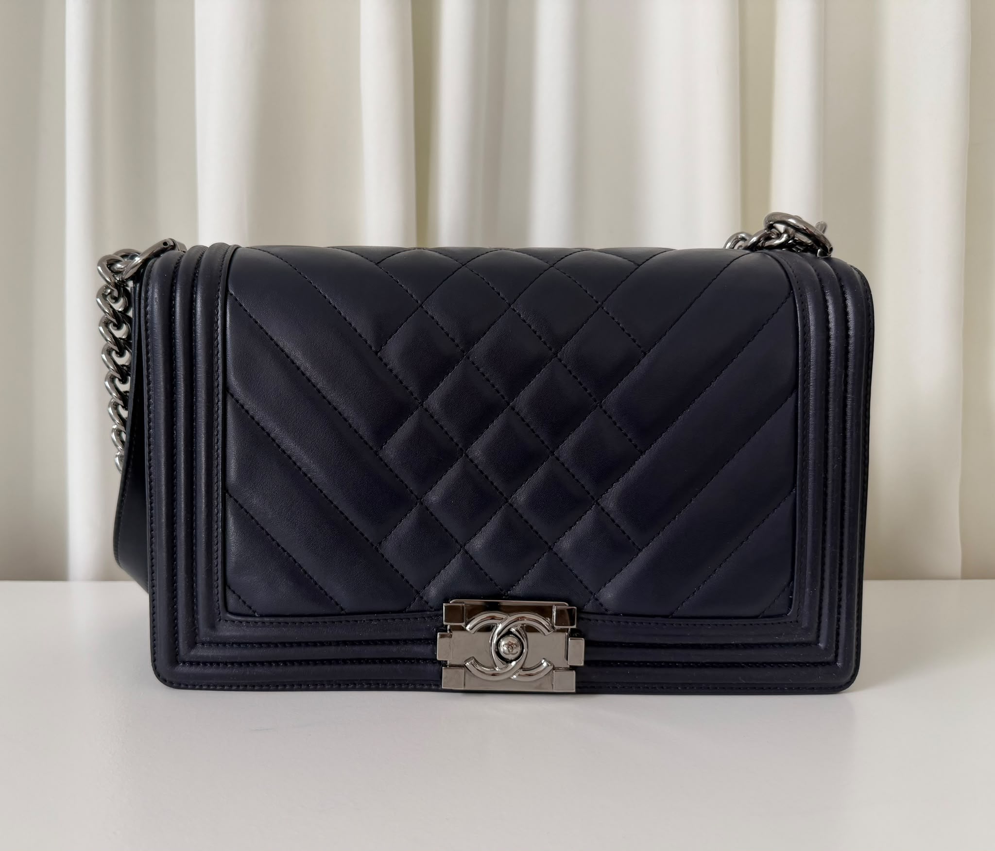 Boy Chanel medium Chevron Diamant