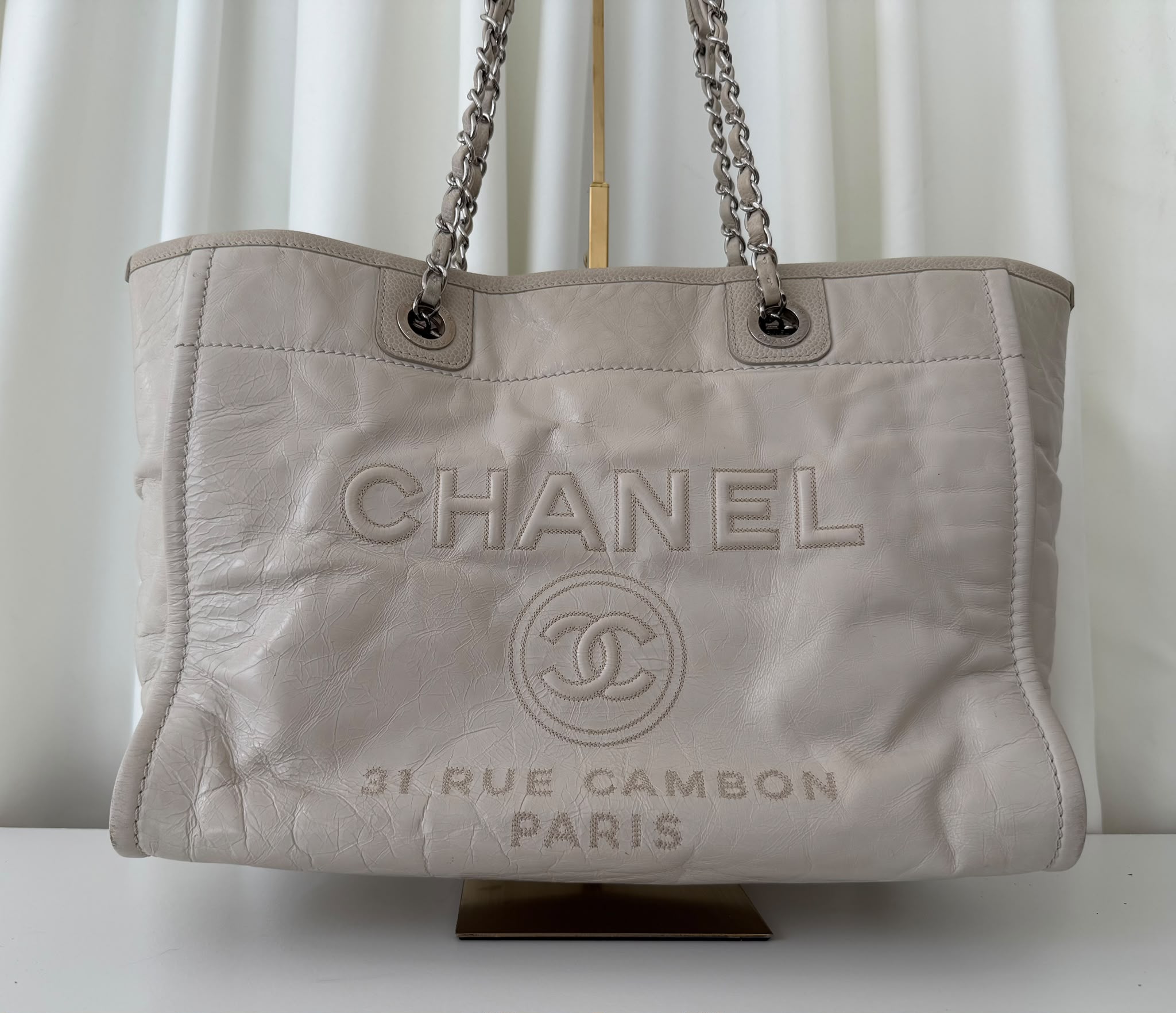 CHANEL – Deauville Full Cuir Crème
