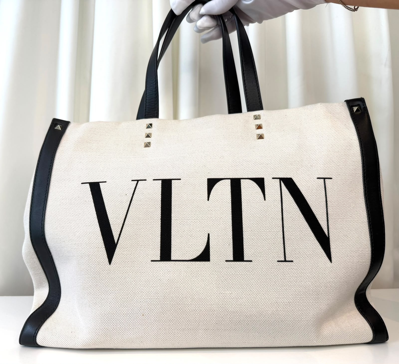 VALENTINO GARAVANI – Cabas VLTN Canvas Ivoire & Noir
